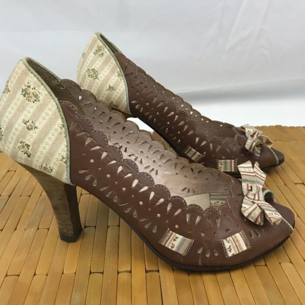 Kenzie Scalloped Brown Heel with Bow